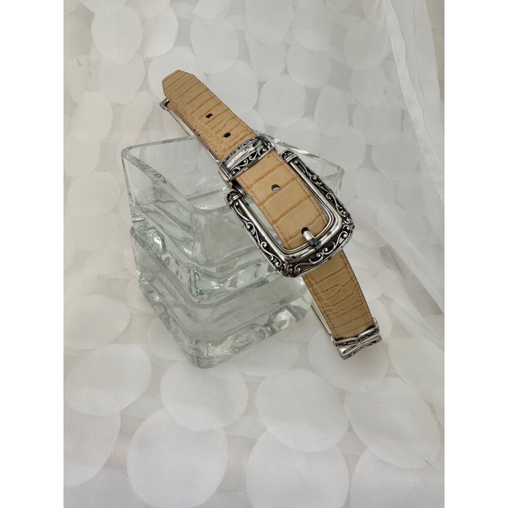 Vtg BRIGHTON Womens M -L belt Cream & Tan REVERSIBLE Leather Embossed animal - Picture 3 of 12